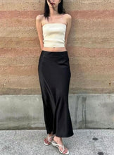 將圖片載入圖庫檢視器 Satin Midi Skirt