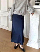 將圖片載入圖庫檢視器 Satin Midi Skirt