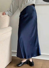 將圖片載入圖庫檢視器 Satin Midi Skirt