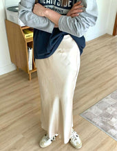 將圖片載入圖庫檢視器 Satin Midi Skirt