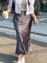 將圖片載入圖庫檢視器 Satin Midi Skirt