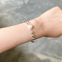 Load image into Gallery viewer, Pearl Ball Bracelet