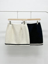 Load image into Gallery viewer, B/W Tweed Skirt