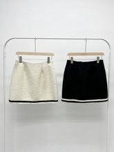 Load image into Gallery viewer, B/W Tweed Skirt