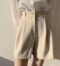 將圖片載入圖庫檢視器 Classic Suit Shorts