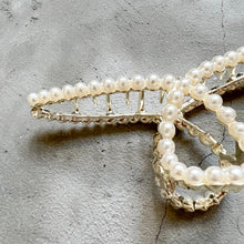 Load image into Gallery viewer, Pearl Hair Clip