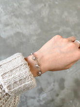 Load image into Gallery viewer, Daisy Pearl Bracelet