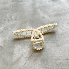 Load image into Gallery viewer, Pearl Hair Clip
