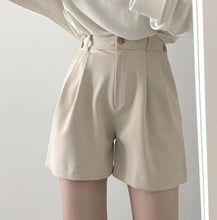 將圖片載入圖庫檢視器 Classic Suit Shorts