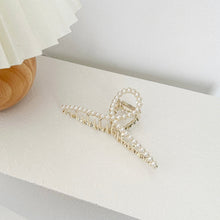 Load image into Gallery viewer, Pearl Hair Clip