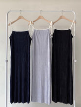 將圖片載入圖庫檢視器 Cami Pleated Dress