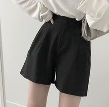 將圖片載入圖庫檢視器 Classic Suit Shorts