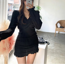 將圖片載入圖庫檢視器 V-neck Ruffle Dress