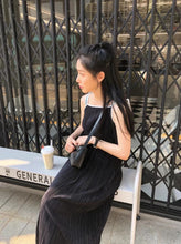 將圖片載入圖庫檢視器 Cami Pleated Dress