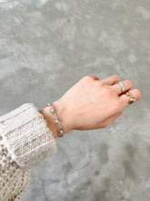 Load image into Gallery viewer, Daisy Pearl Bracelet