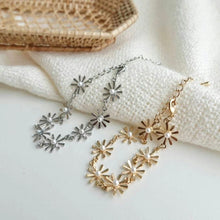 Load image into Gallery viewer, Daisy Pearl Bracelet