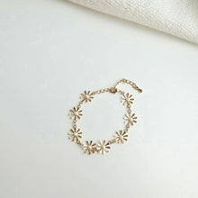 Load image into Gallery viewer, Daisy Pearl Bracelet