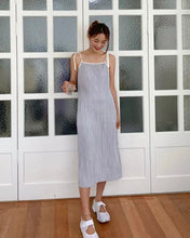 將圖片載入圖庫檢視器 Cami Pleated Dress