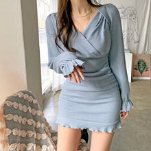 將圖片載入圖庫檢視器 V-neck Ruffle Dress