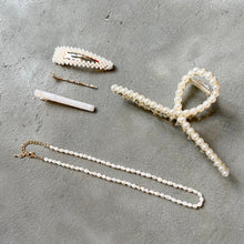 Load image into Gallery viewer, Pearl Hair Clip