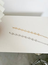 Load image into Gallery viewer, Daisy Pearl Bracelet