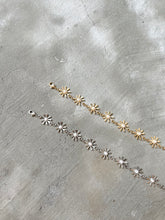 Load image into Gallery viewer, Daisy Pearl Bracelet
