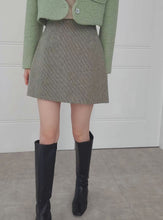 Load image into Gallery viewer, Basic Tweed Skirt