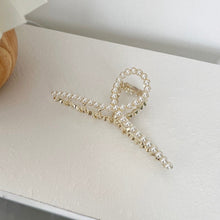 Load image into Gallery viewer, Pearl Hair Clip
