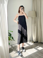 將圖片載入圖庫檢視器 Cami Pleated Dress