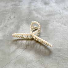 Load image into Gallery viewer, Pearl Hair Clip