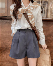 將圖片載入圖庫檢視器 Classic Suit Shorts