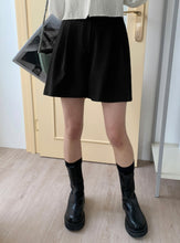 將圖片載入圖庫檢視器 Classic Suit Shorts