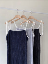 將圖片載入圖庫檢視器 Cami Pleated Dress