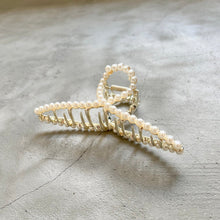Load image into Gallery viewer, Pearl Hair Clip