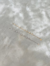 Load image into Gallery viewer, Daisy Pearl Bracelet