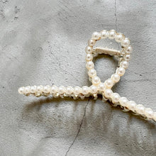 Load image into Gallery viewer, Pearl Hair Clip