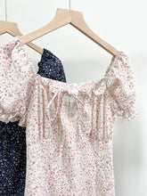將圖片載入圖庫檢視器 Floral Ribbon Slit Dress