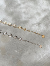 Load image into Gallery viewer, Daisy Pearl Bracelet