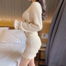 將圖片載入圖庫檢視器 V-neck Ruffle Dress