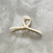 Load image into Gallery viewer, Pearl Hair Clip