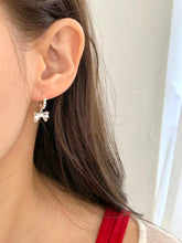 Load image into Gallery viewer, Ribbon Circle Earrings
