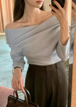 將圖片載入圖庫檢視器 Winter Cross Shoulder Top
