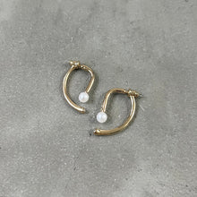 Load image into Gallery viewer, Pearl Curve Earrings
