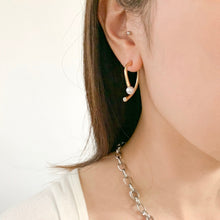 Load image into Gallery viewer, Pearl Curve Earrings
