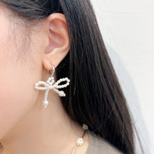 Load image into Gallery viewer, Ribbon Pearl Earrings
