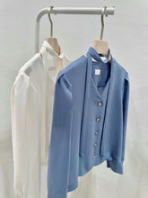 將圖片載入圖庫檢視器 Classic Button Blouse
