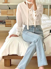 將圖片載入圖庫檢視器 Classic Button Blouse
