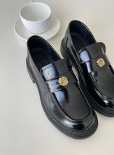 Load image into Gallery viewer, 預訂優惠✨Rose Leather Loafers
