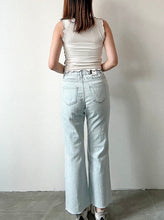 Load image into Gallery viewer, Basic Jeans
