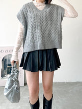 Load image into Gallery viewer, Wool50 Knit Vest
